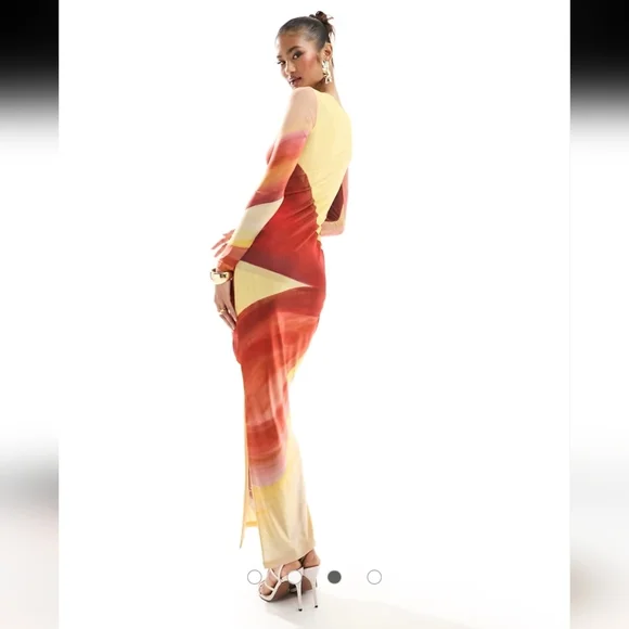 Sold out Aphrodite Dress - Picture 6 of 12